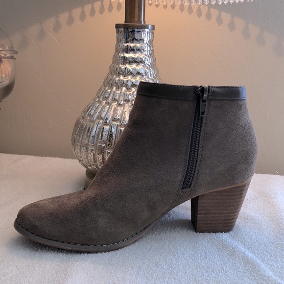 Simply Emma suede Booties with tassel fringe on outer side -Womens size 8 - Picture 2 of 5